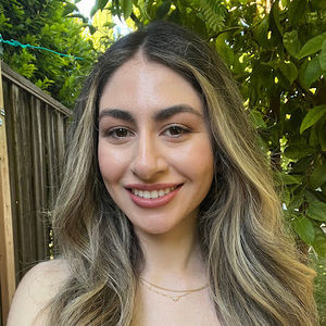 Meet your Posher, Sharona